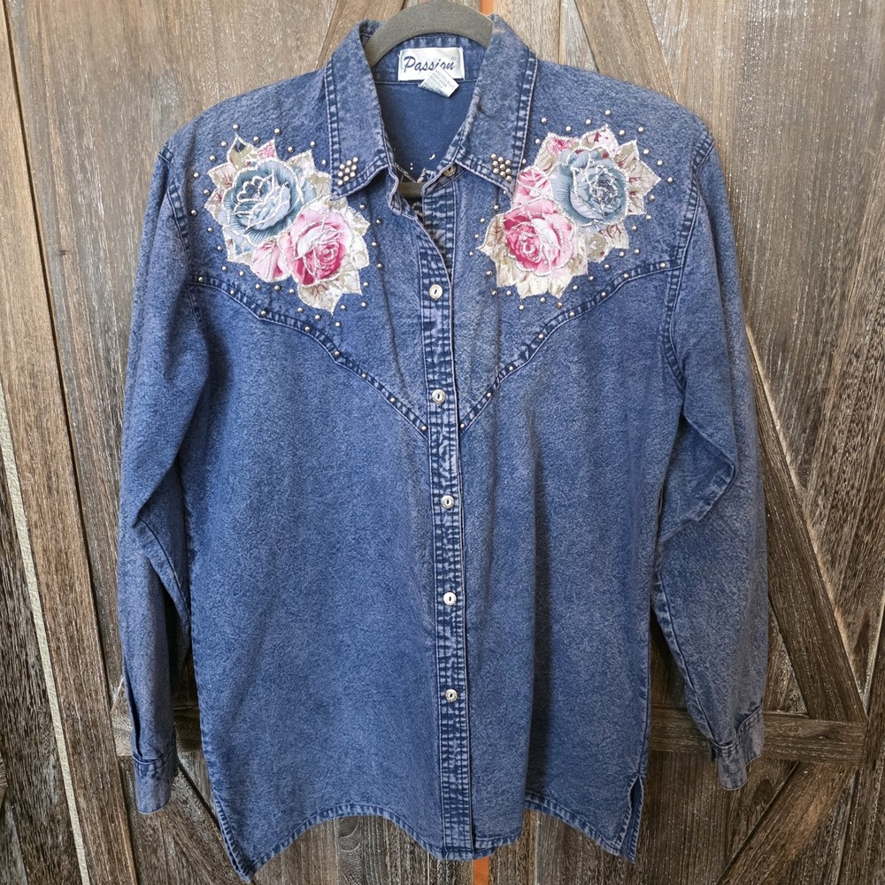 Passion Shirt Women's Size‎ Large Blue Denim Embellished Button Up Embroidered